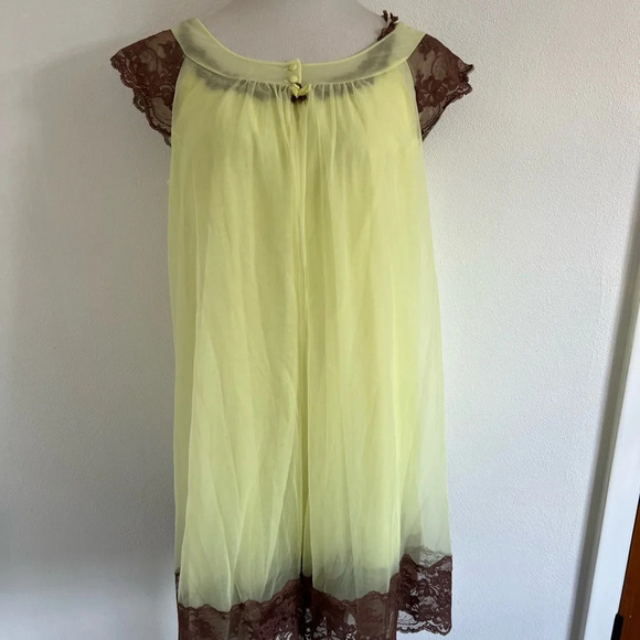 1960s Vanity Fair Butter Yellow Babydoll Nightgown, Medium - Picture 2 of 10